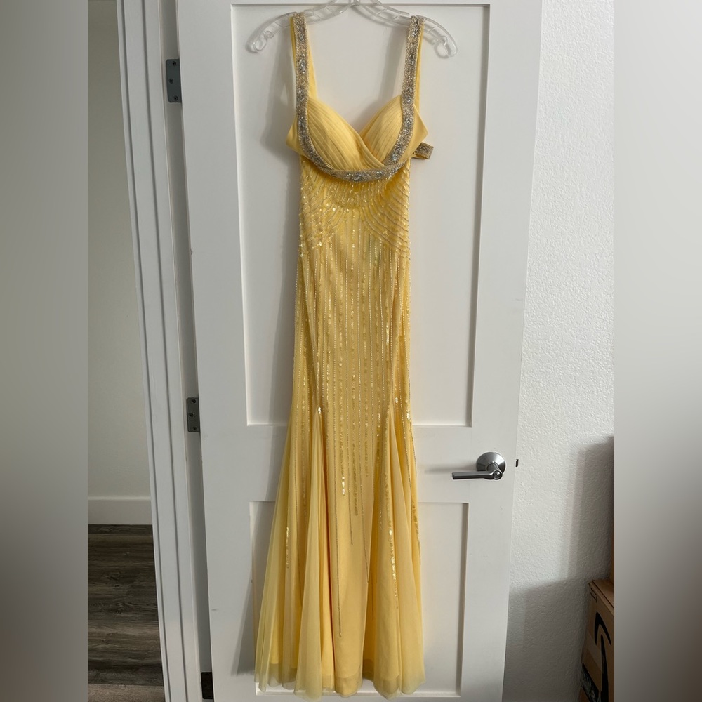 Yellow sequin backless prom/pagent dress